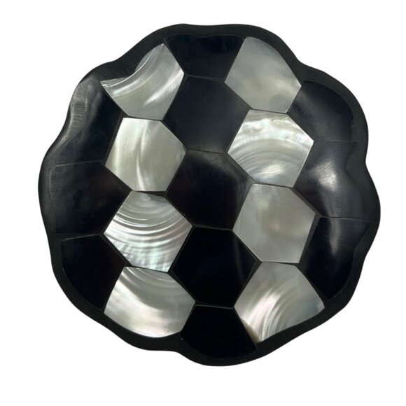 Vintage Black & White Mother Of Pearl Mosaic Brooch With Scalloped Edge - Picture 6 of 7